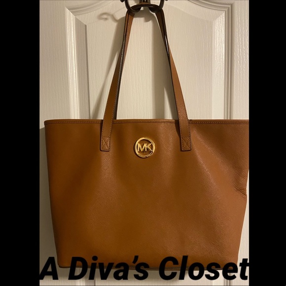 Michael Kors Handbag and Wallet Set - Picture 2 of 9